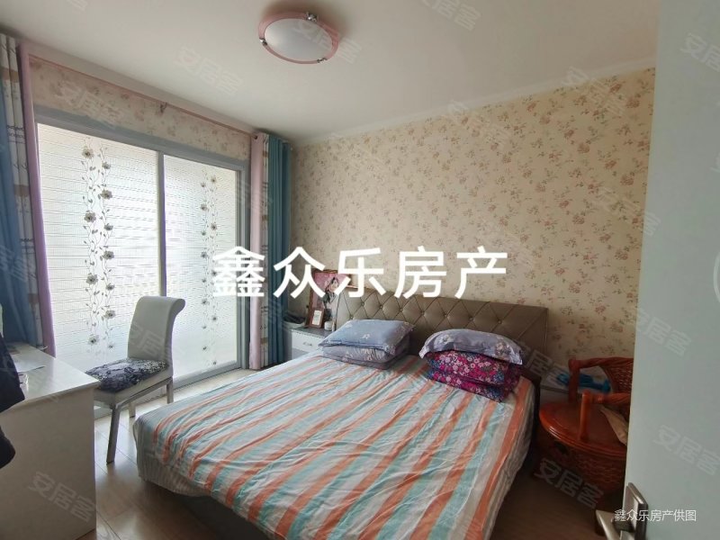 诚心出售蒲京荣城精装修三室两厅两卫单元房