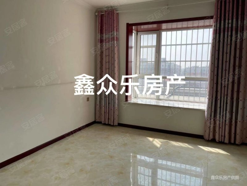 诚心出售蒲京荣城三室两厅两卫,南北通透简单装修,双向大阳台。