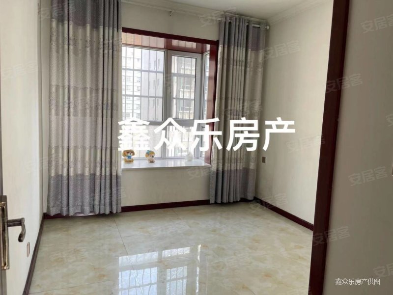 诚心出售蒲京荣城三室两厅两卫,南北通透简单装修,双向大阳台。