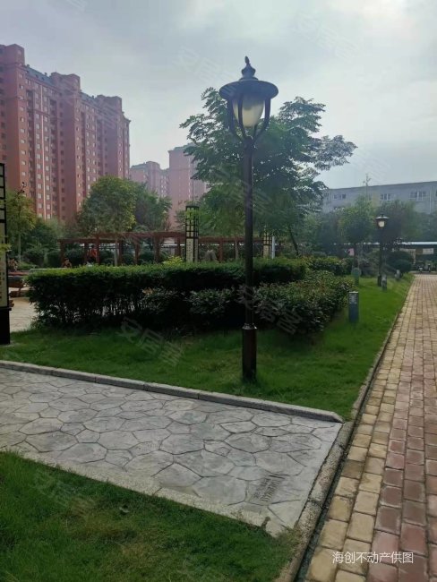 鹏泰天伦锦城小区位于人民路南段周边环境好设备齐全